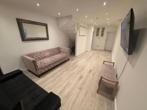 Luxe Questhouse - By AZ